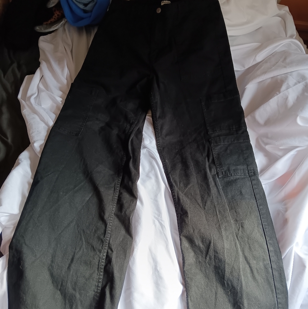 No boundaries Women’s Cargo pants Size medium 8-10 Black